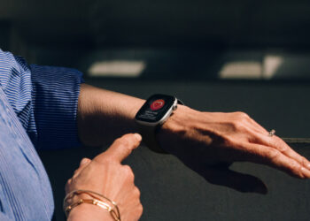 Apple Watch Series 11 Review: A Noteworthy Update with 5G, Durability, and Long Battery Life